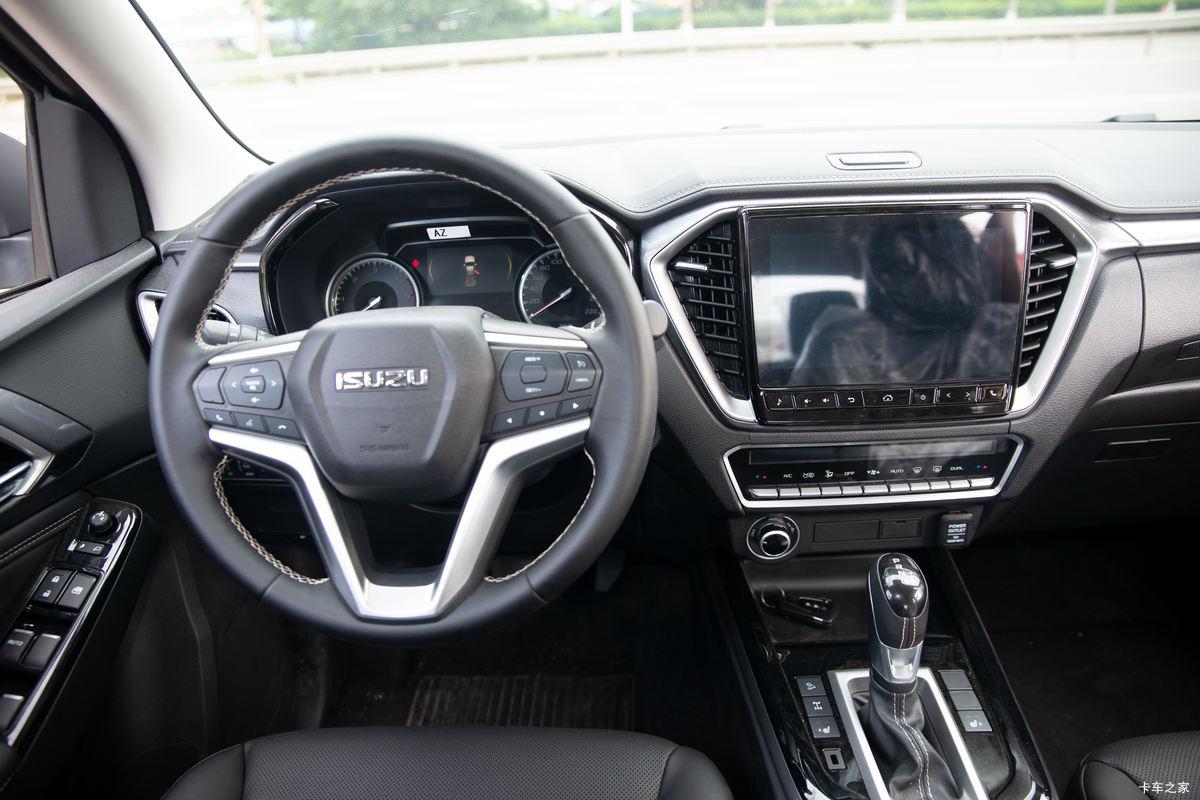 Isuzu D-MAX 2021 Jingdong · 1.9L Diesel 2WD Manual — supplied cab interior photograph