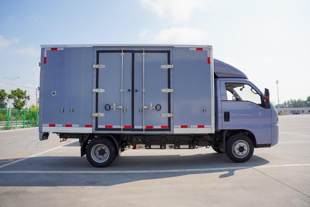 BYD T4 Technology · 82 kWh Dropside — supplied side view photograph