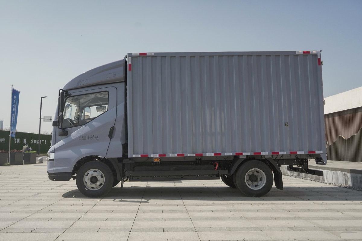 BYD T5 Wealth · 18.3 kWh Range-extender Dropside — supplied side view photograph