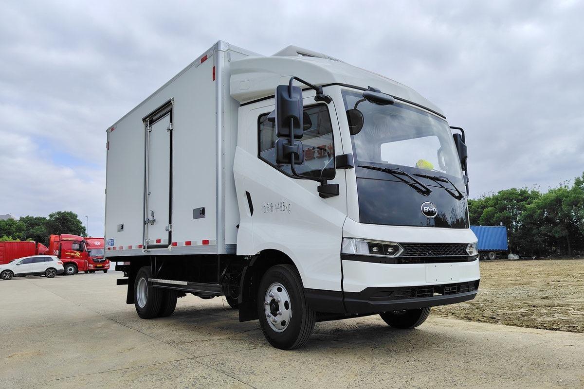 BYD T5 Wealth · 18.3 kWh Refrigerated — supplied front three-quarter view photograph