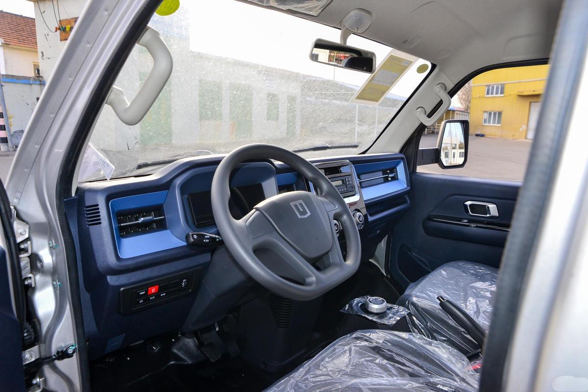 Farizon F3E 2025 Smart · 65 kWh Box Truck — supplied cab interior photograph