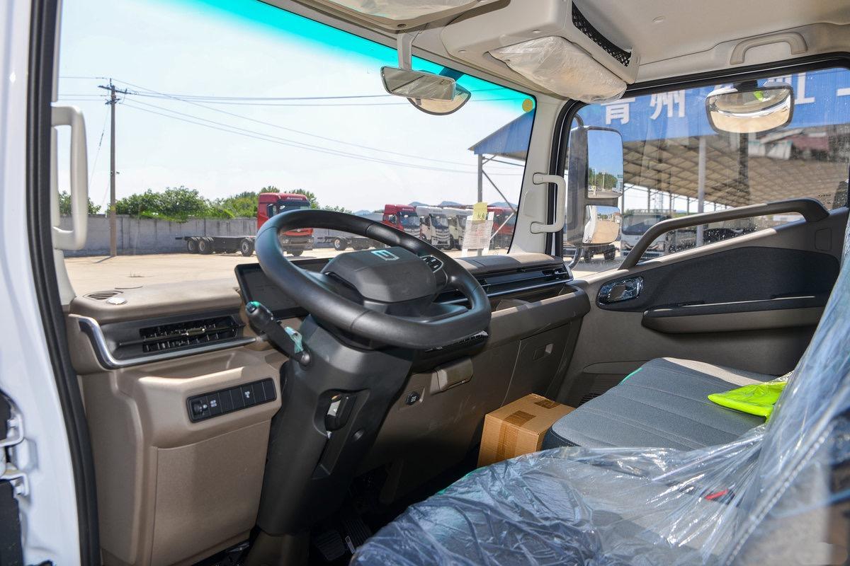 Farizon H8E 2026 Zhiyun · 81 kWh Box Truck — supplied cab interior photograph